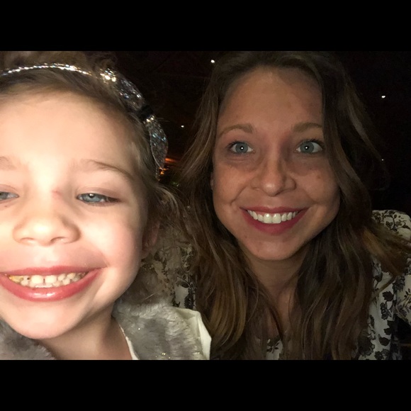 Meet your Posher, Alexandra - Picture 1 of 1